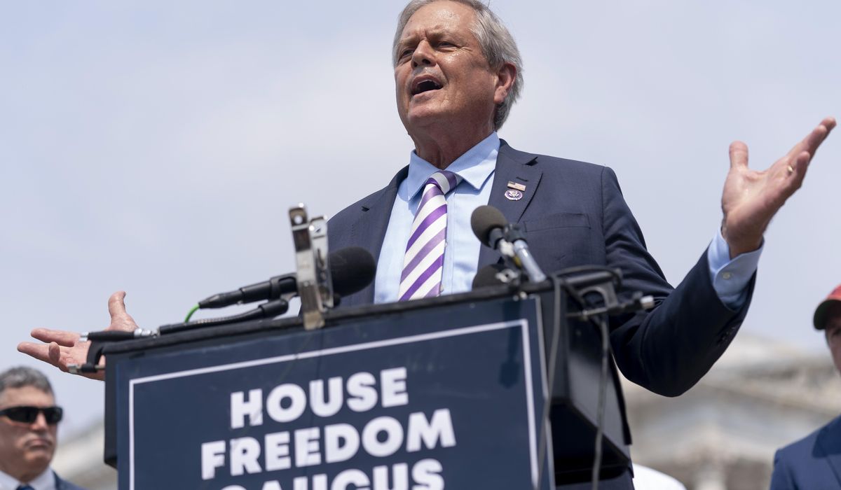 Ralph Norman, GOP lawmaker suing Nancy Pelosi over mask
rule, has 'breakthrough' COVID case 1