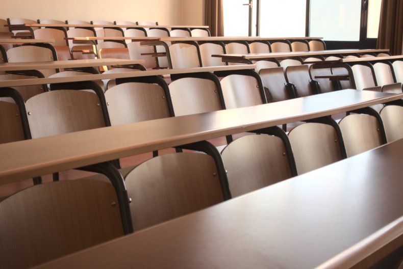 Georgia College Instructor Quits After Student Refuses to
Mask Up: 'Teachers Die Trying' 1