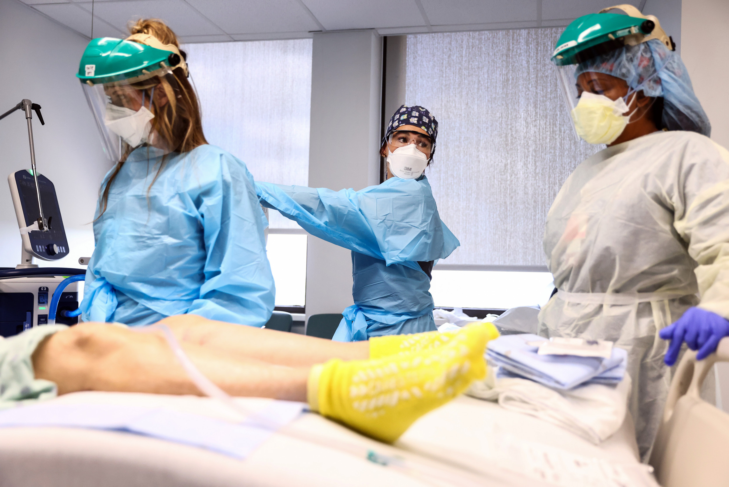 COVID-19 Live Updates: FDA set to approve booster shots,
U.S. hospitals scramble for staff and equipment 1