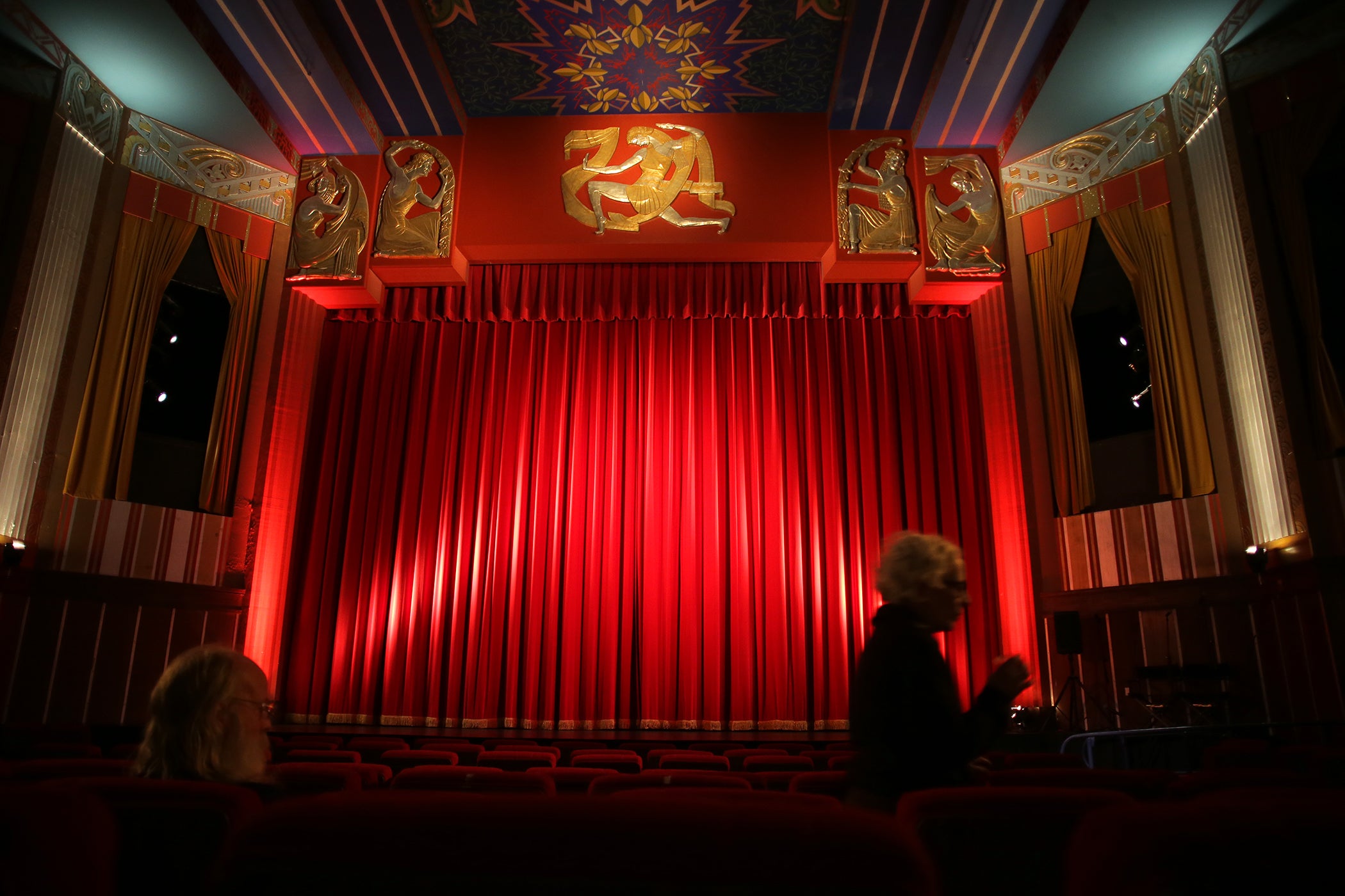 Coolidge Corner Theatre to require COVID-19 vaccination or
negative test 1