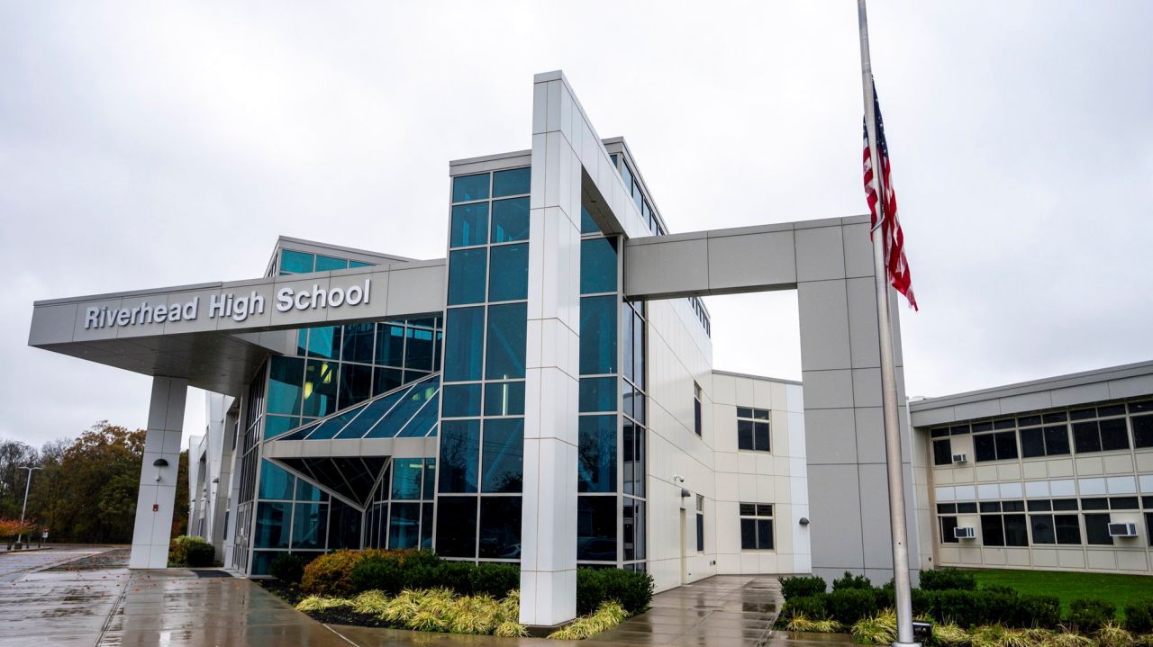 Riverhead school district requiring masks for all students,
staff 1