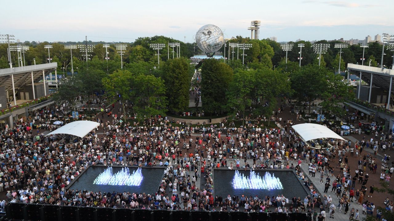 U.S. Open notes: Long delays for fans to get in; Stefanos
Tsitsipas, Simona Halep advance 1