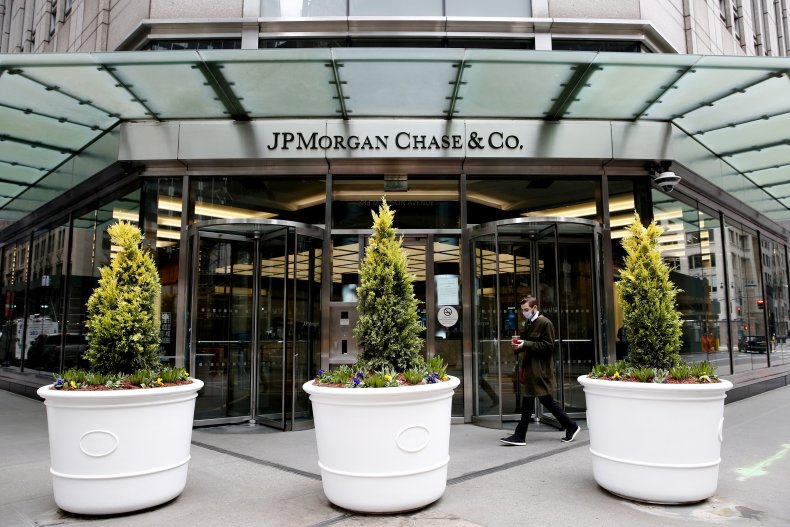 JP Morgan Issues Employee Mask Mandate, Regardless of
Vaccination Status 1