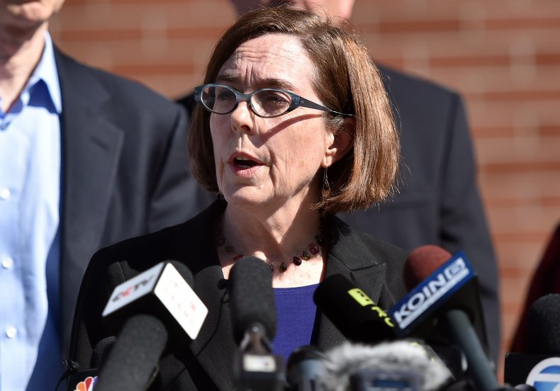 Oregon Becomes Tenth State to Reissue Mask Mandate As New
Hospitalization Record Set 1