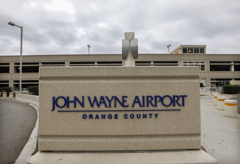 Man Apprehended After Allegedly Breaching Security,
Prompting Lockdown at John Wayne Airport 1 Man Apprehended After Allegedly Breaching Security,
Prompting Lockdown at John Wayne Airport 1