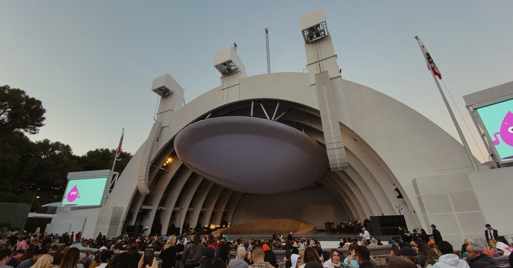 Los Angeles to Require Masks at Large Outdoor Concerts and
Events 1