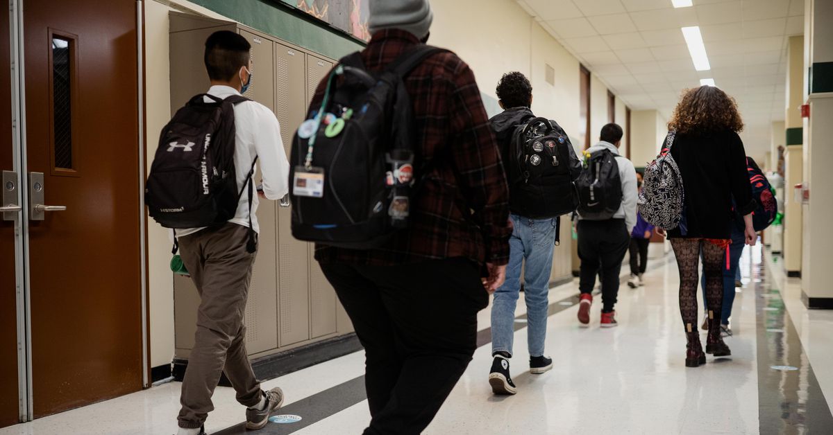 Bus problems, COVID-19, a new school building: CPS starts
another unpredictable year 1