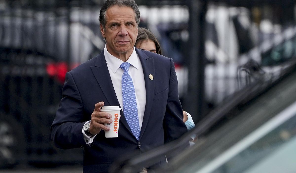 Andrew Cuomo grants clemency to six people, hours before
leaving office 1