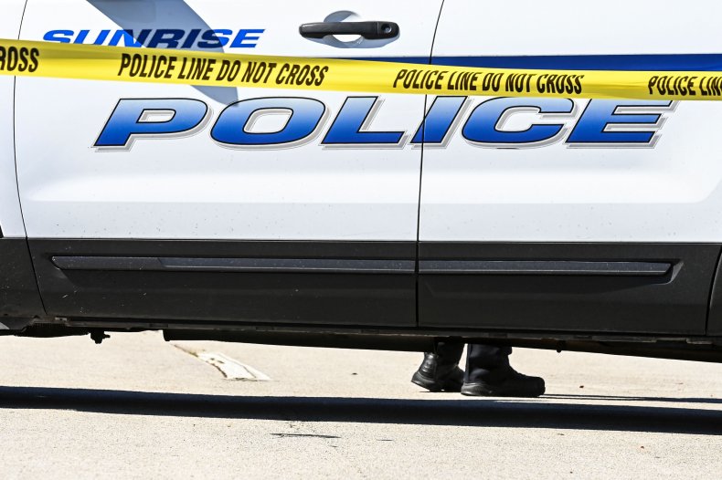 South Carolina High School Has 3 Students Shot Nearby on
Third Day of Class, Closes for Week 1