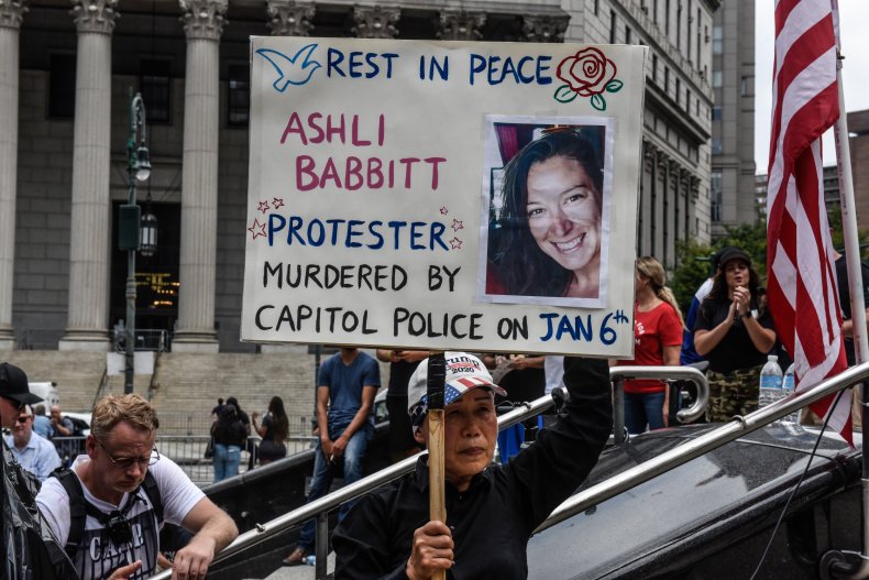 Probe Exonerates Capitol Police Officer in Ashli Babbitt
Killing, Called 'Execution' by Gosar 1
