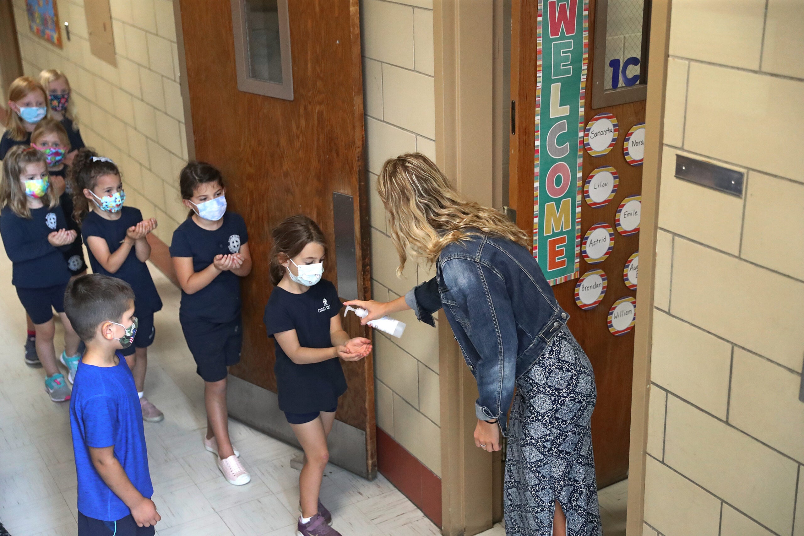 Archdiocese of Boston implements mask mandate for Catholic
schools 1
