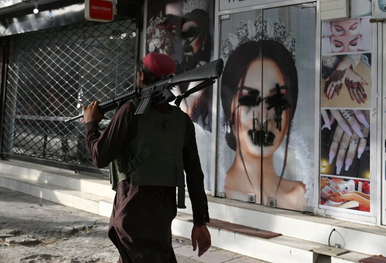 Afghan National Police Officer Who Challenged Taliban in
Hiding, Unable to Get Visa 1