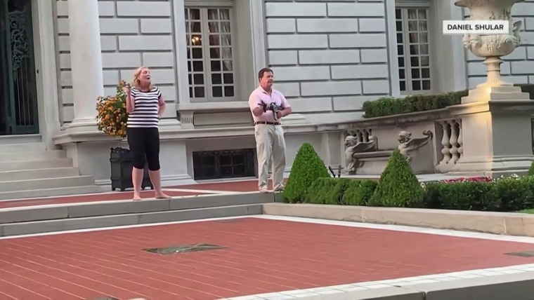 Missouri governor pardons the McCloskeys, couple who waved
guns at protesters 1
