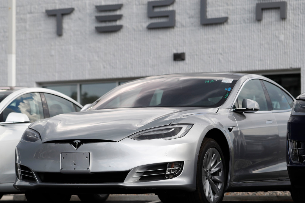 Feds open formal investigation following Tesla ‘Autopilot’
crashes 1