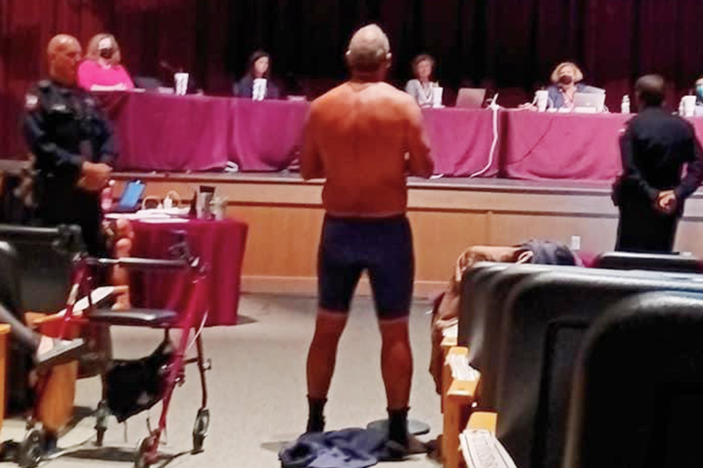Texas man strips down to underwear over masks at heated
school board meeting 1