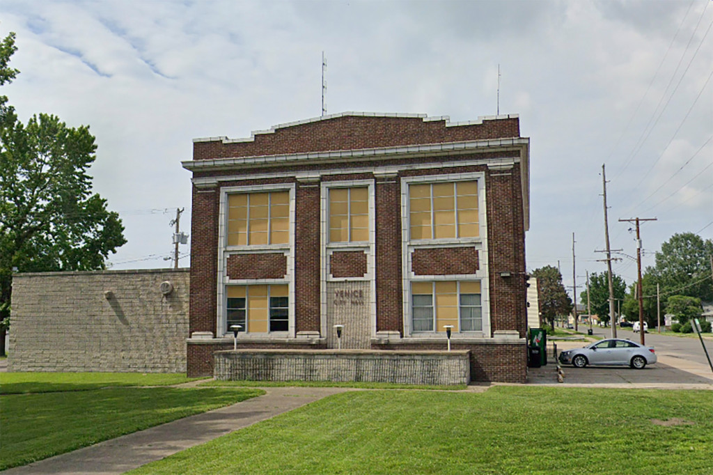 COVID-19 outbreak shuts down entire police department in
Illinois 1