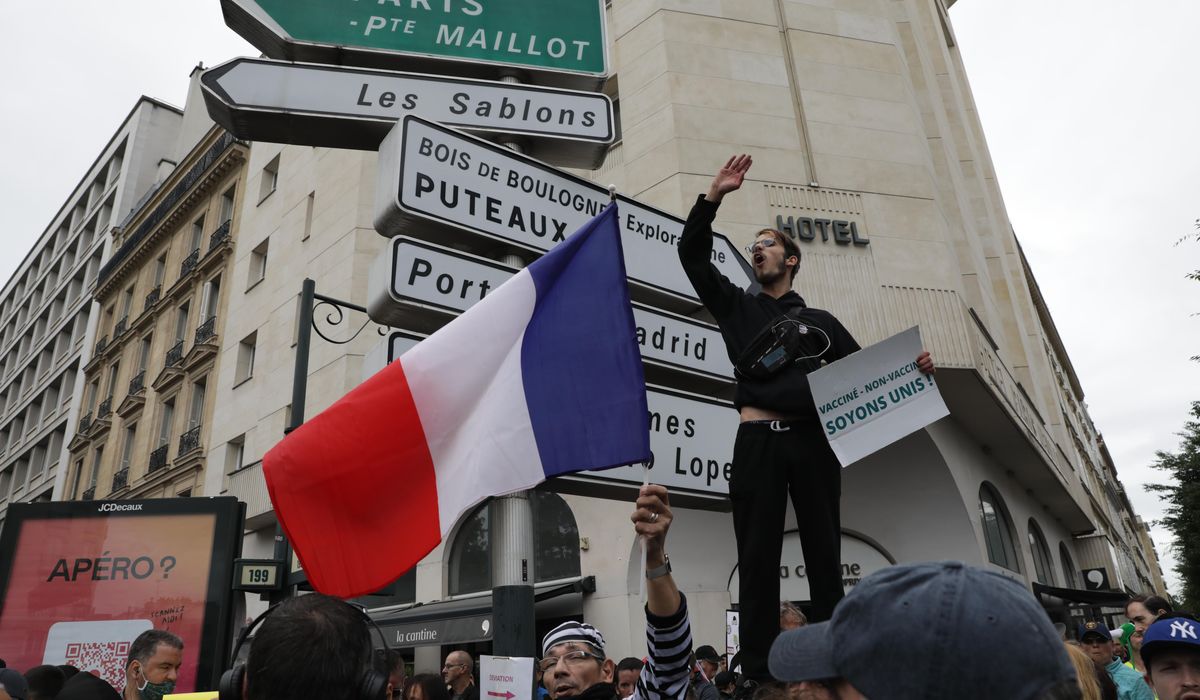 Opponents of France's virus passes protest for 4th
week 1