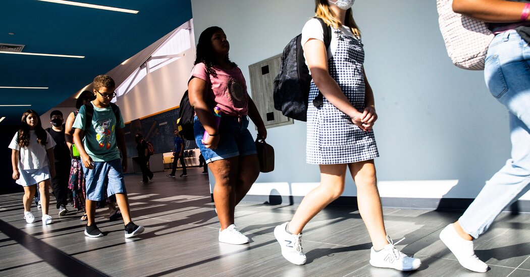 School Mask Debate Tests Arizona's Governor 1