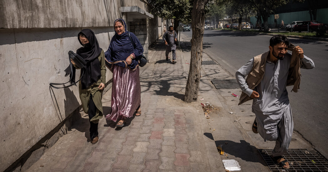 Defying Violence, Women Join in Protest Against the
Taliban 1