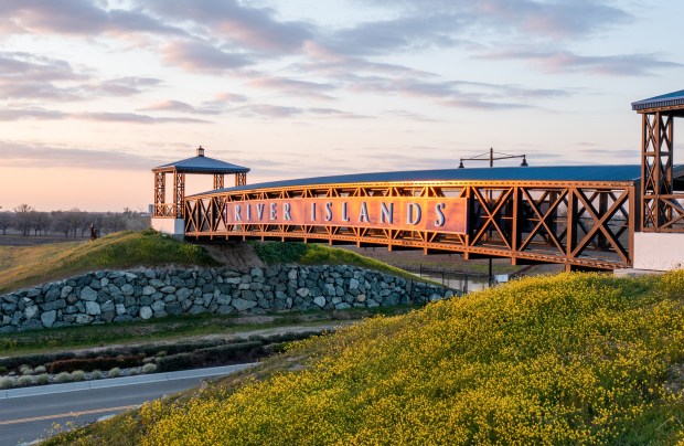 New schools, parks, lakes and homes coming to River
Islands 1