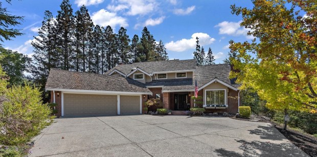 Captivating sunset views with scenic open space at the base
of Mt. Diablo in Alamo’s Bryan Ranch 1