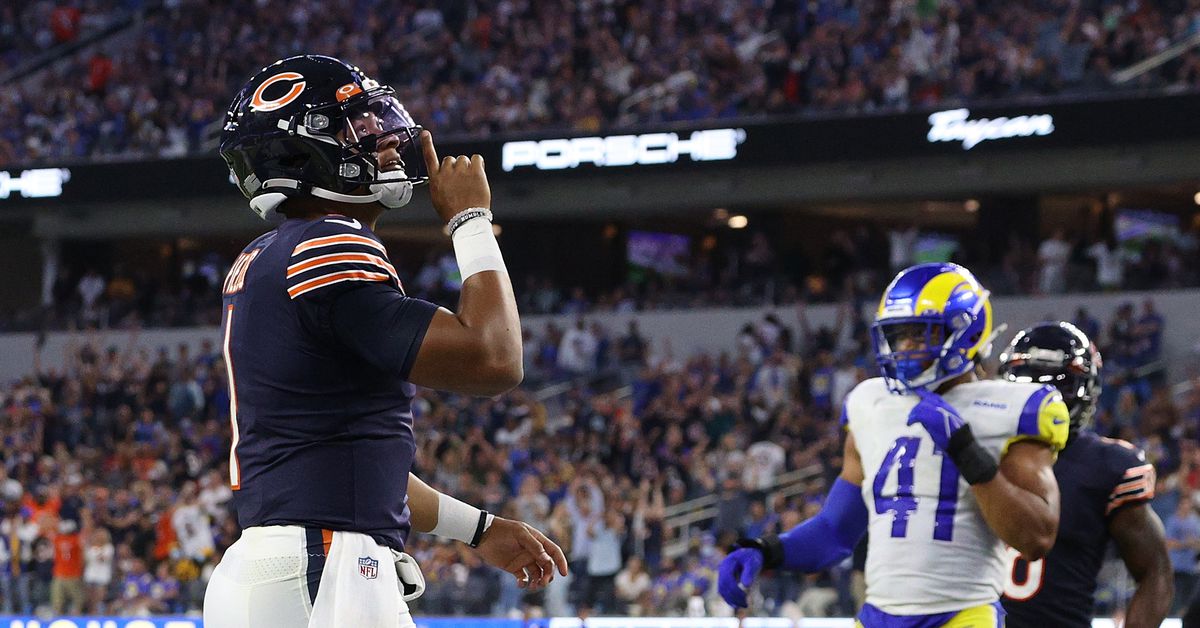 Bears put ‘weapon’ Justin Fields to work in opener 1