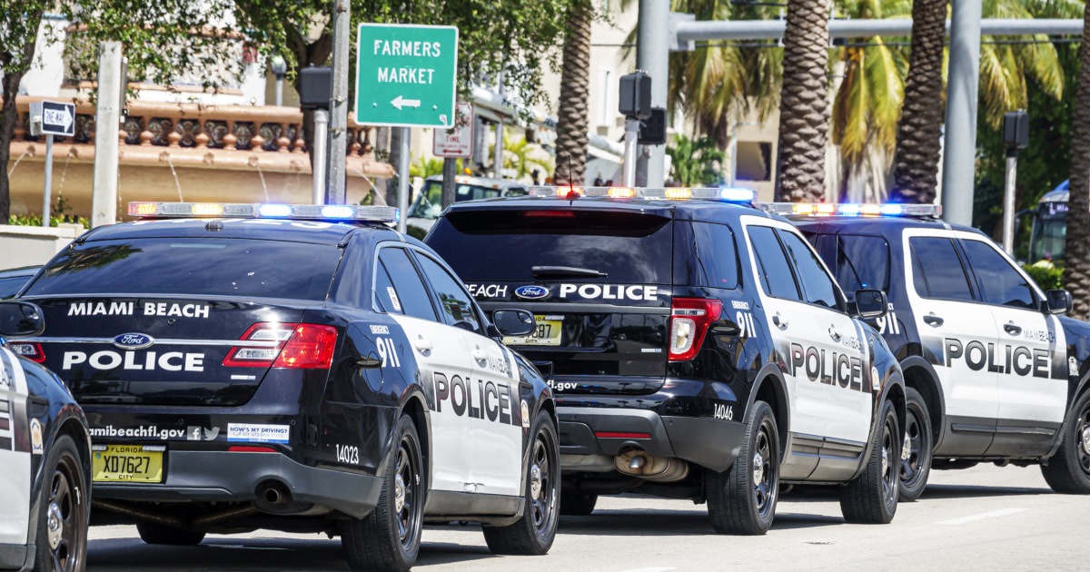 3 Miami Beach officers face felony charges in rough
arrests 1