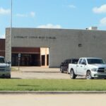 Texas school district closes after 2 teachers die of
Covid-19 9