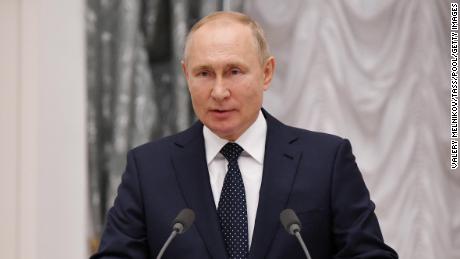 Russia reports its worst single-day Covid-19 death toll
since start of pandemic 1