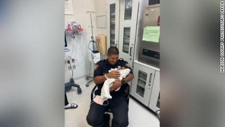 'Brothers in blue': One fallen officer's kidney was a match
to a fellow officer who was injured in the line of duty 1