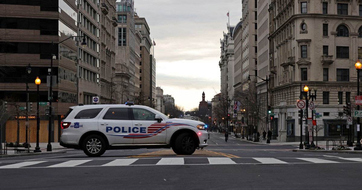 10 Black female officers sue D.C. police alleging
discrimination, retaliation 1