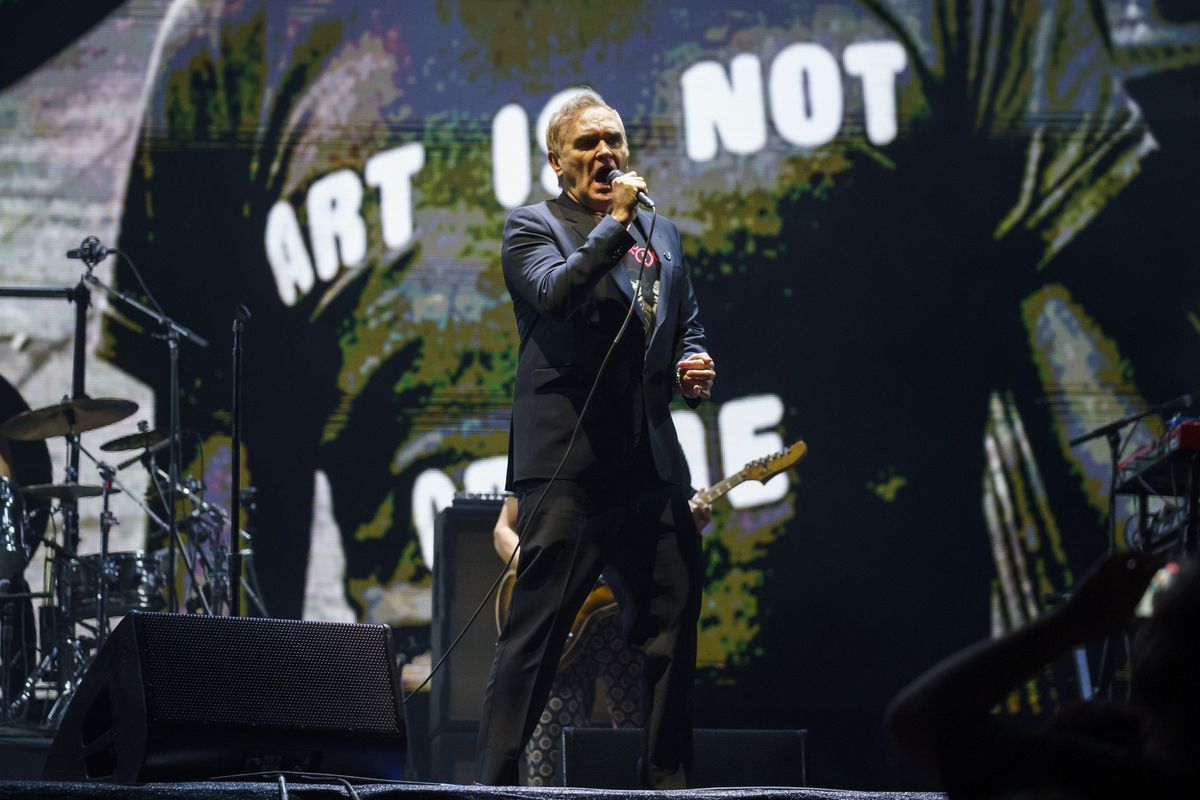 Riot Fest opens in Chicago’s Douglass Park with an ageless
Patti Smith, carnival rides and, yes, Morrissey 1 Riot Fest opens in Chicago’s Douglass Park with an ageless
Patti Smith, carnival rides and, yes, Morrissey 1