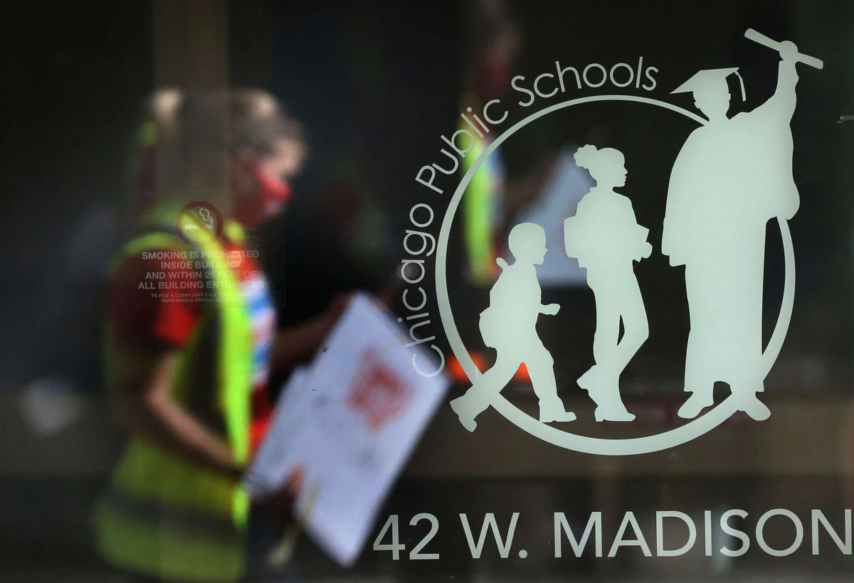 Chicago mayor to name San Antonio schools chief as new CPS
CEO, sources say 1 Chicago mayor to name San Antonio schools chief as new CPS
CEO, sources say 1