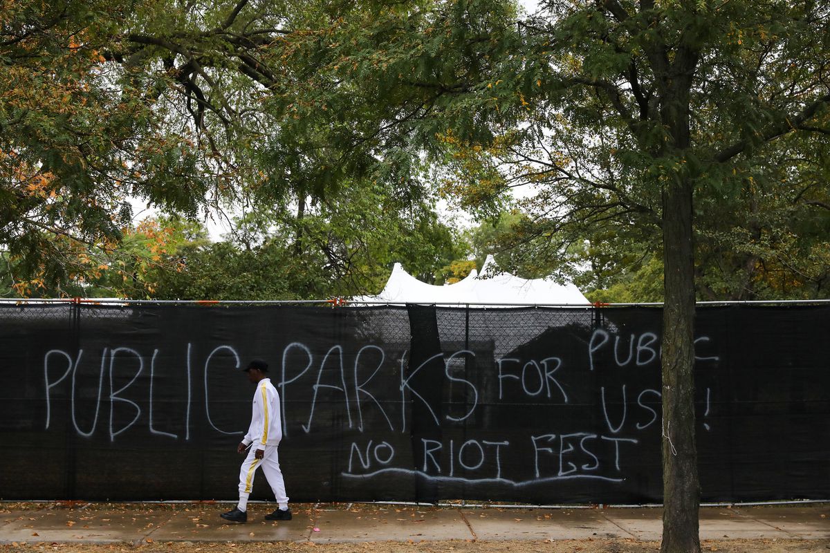 Douglass Park neighbors divided over Riot Fest as some
complain about damage and traffic while others say it brings in new
vitality 1 Douglass Park neighbors divided over Riot Fest as some
complain about damage and traffic while others say it brings in new
vitality 1