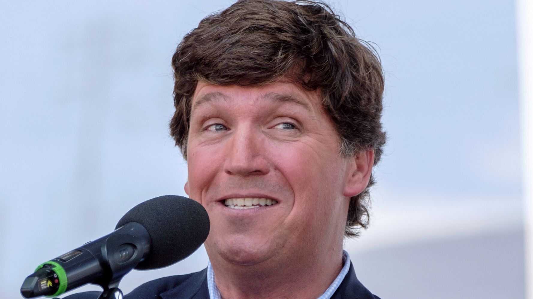 Daughter Blames Tucker Carlson’s Misinformation For Playing
A Role In Dad’s COVID-19 Death 1