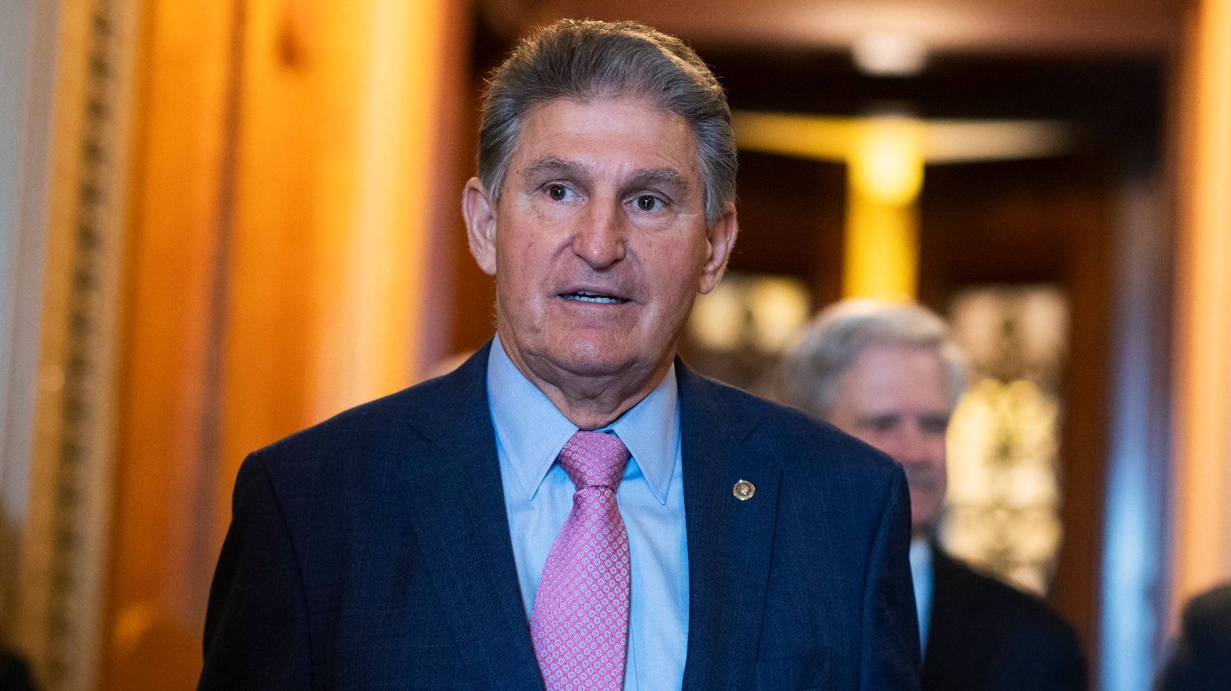 ‘Kayaktivists’ Protest Outside Joe Manchin’s Houseboat Over
Budget Bill 1