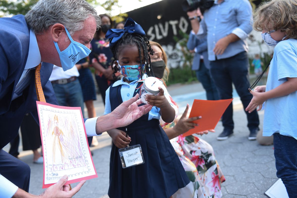 NYC Mayor de Blasio faces myriad of challenges with 100 days
left to go in office 1