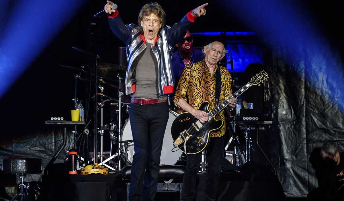 Rolling Stones pay tribute to Charlie Watts, open 'No
Filter' tour 1