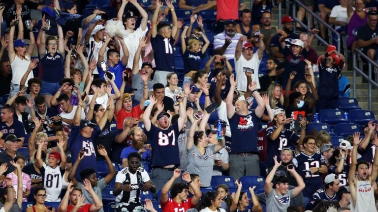 Headed to the Patriots game? Here’s what fans need to know
about Gillette Stadium’s COVID-19 protocols 1