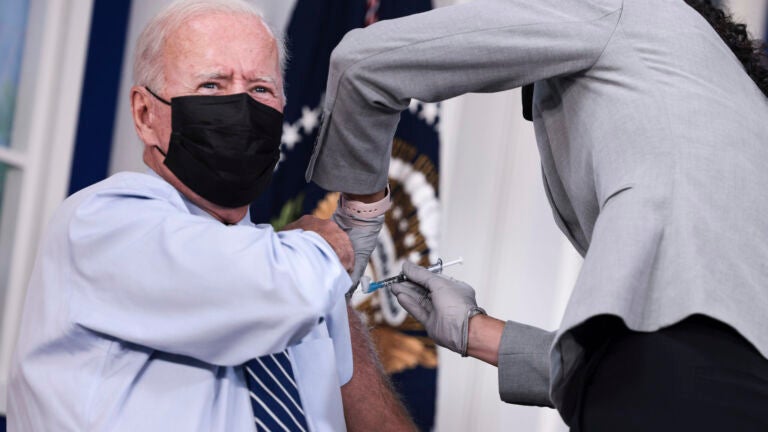 Biden gets COVID-19 booster shot after authorization 1
