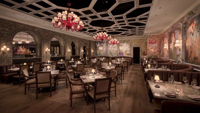 Coquette opens in the Seaport with seafood towers and gin
and tonics 1