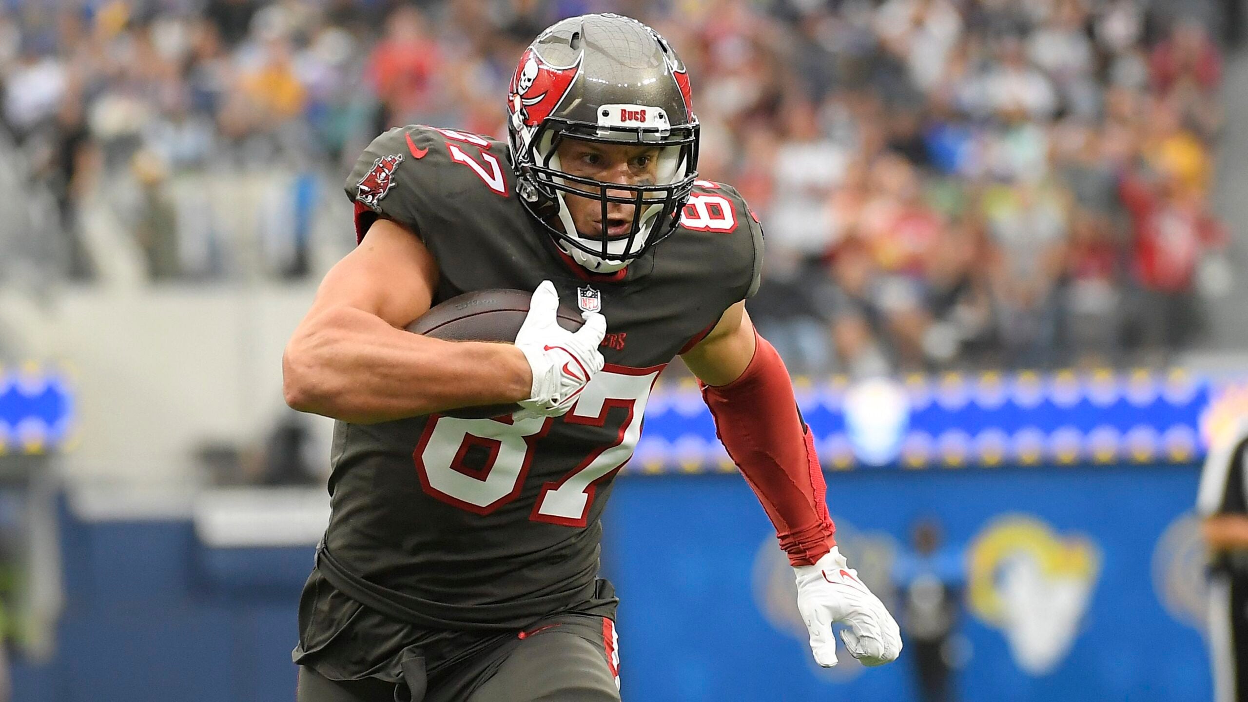 X-rays on Rob Gronkowskis ribs reportedly negative, clearing
the way for him to face Patriots 1