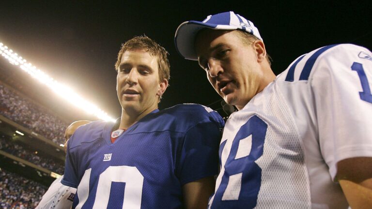 We regret to inform Patriots fans that Peyton and Elis
ManningCast works 1