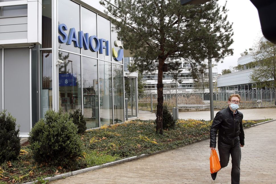 Sanofi Abandons mRNA COVID-19 Vaccine in the Face of
Moderna, Pfizer Dominance 1