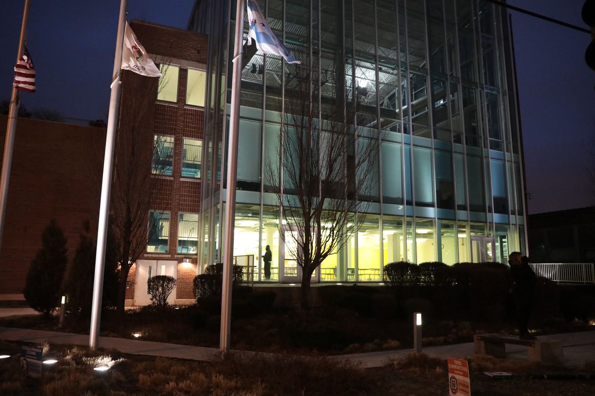 Chicago charter elementary school shifts to remote learning
after 3 COVID-19 cases reported Monday 1