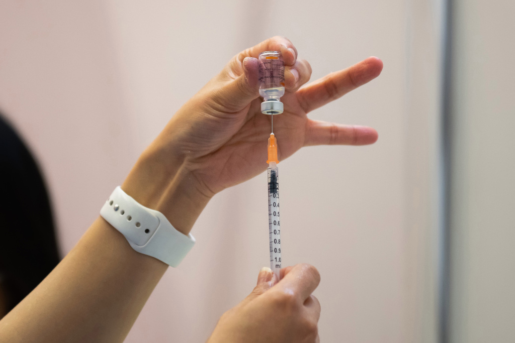 Study: U.S. spent $5.7 billion for treating unvaccinated
Covid-19 patients in the last 3 months 1 Study: U.S. spent $5.7 billion for treating unvaccinated
Covid-19 patients in the last 3 months 1