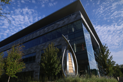 Gordon Huether artwork makes a splash at Sunnyvale office
park 1