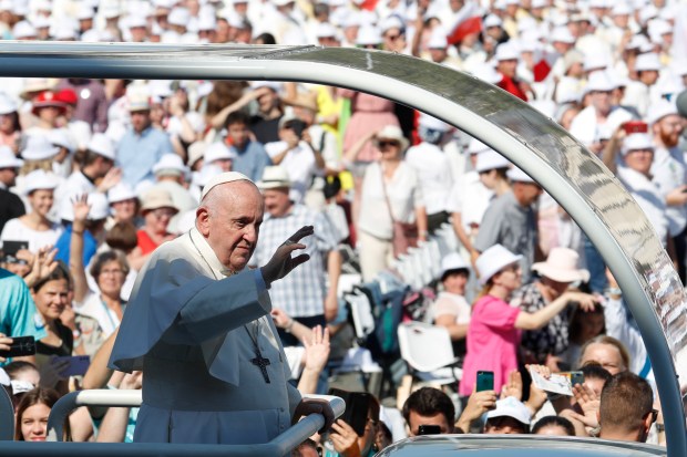 Pope to Orban’s Hungary: Open your arms to everyone 1