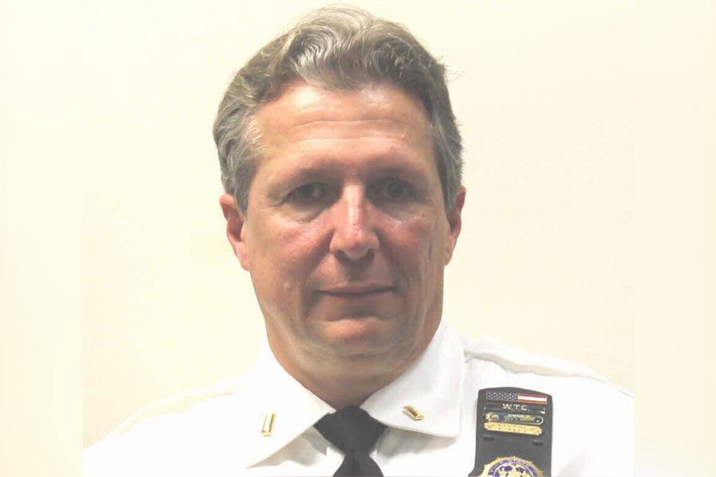 Anti-vaxxer NYC court officer dies of COVID-19 1