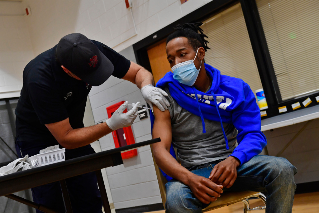 Unvaccinated Coloradans almost 4 times as likely to be
hospitalized for COVID-19 1 Unvaccinated Coloradans almost 4 times as likely to be
hospitalized for COVID-19 1